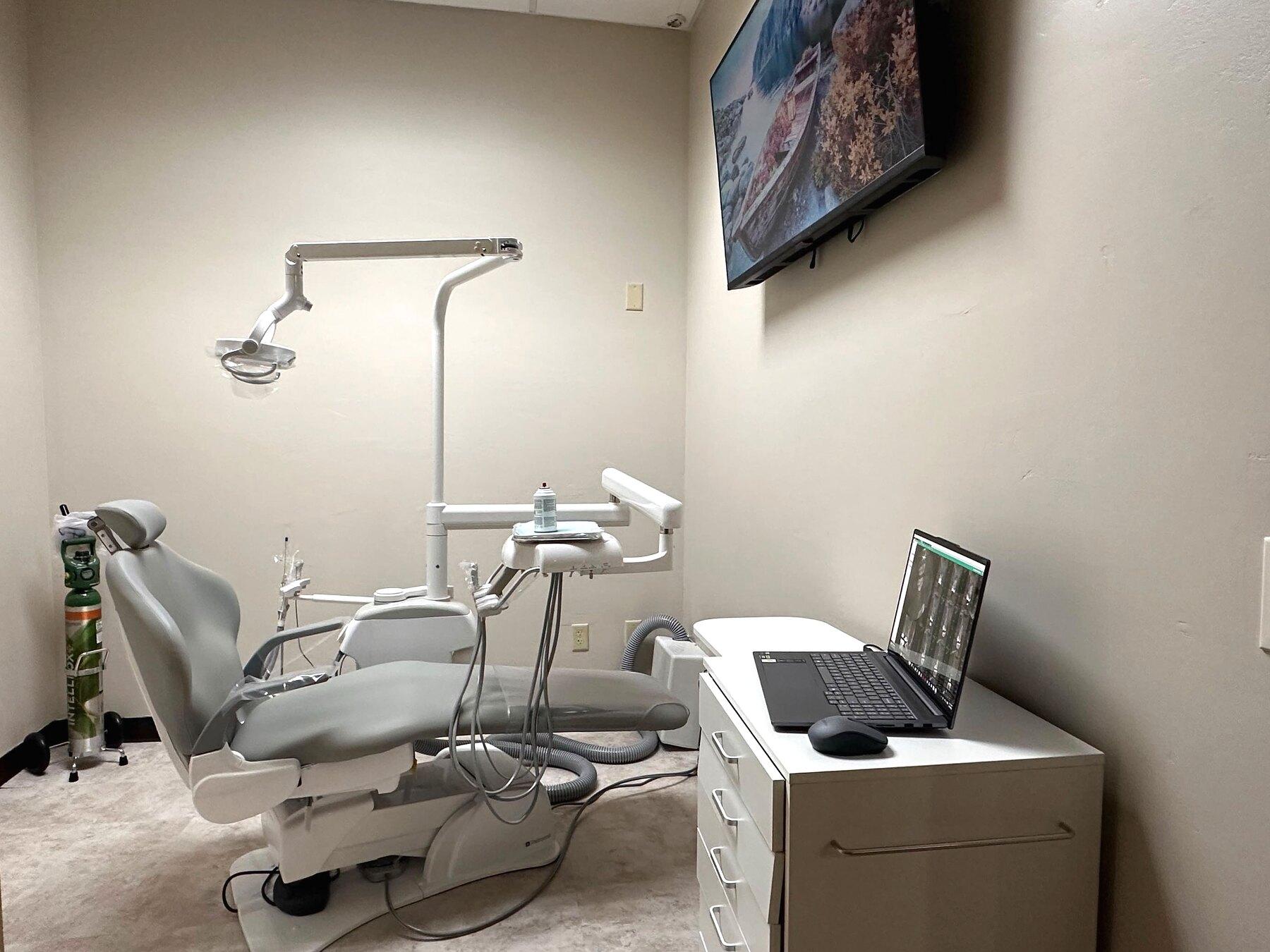 Surgical operatory with natural light at OAKS Oral Surgery